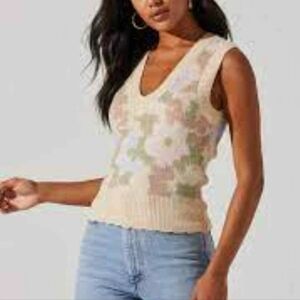 ASTR‎ The Label Floral Pullover Knit Sweater Vest Beige Pastels Womens Size XS